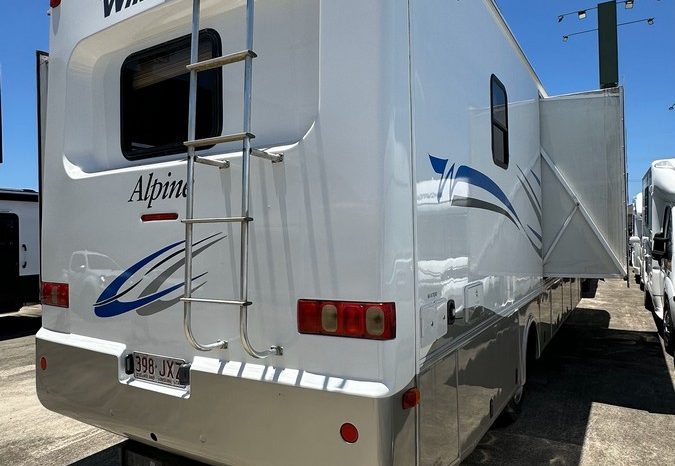 2007 Winnebago Alpine 30ft. full