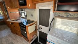 2007 Winnebago Alpine 30ft. full