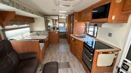 2007 Winnebago Alpine 30ft. full