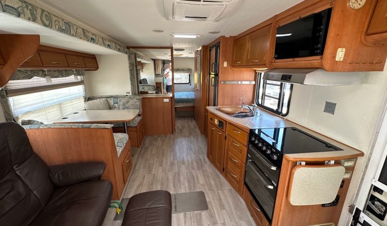 2007 Winnebago Alpine 30ft. full