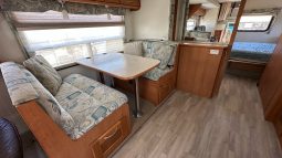 2007 Winnebago Alpine 30ft. full