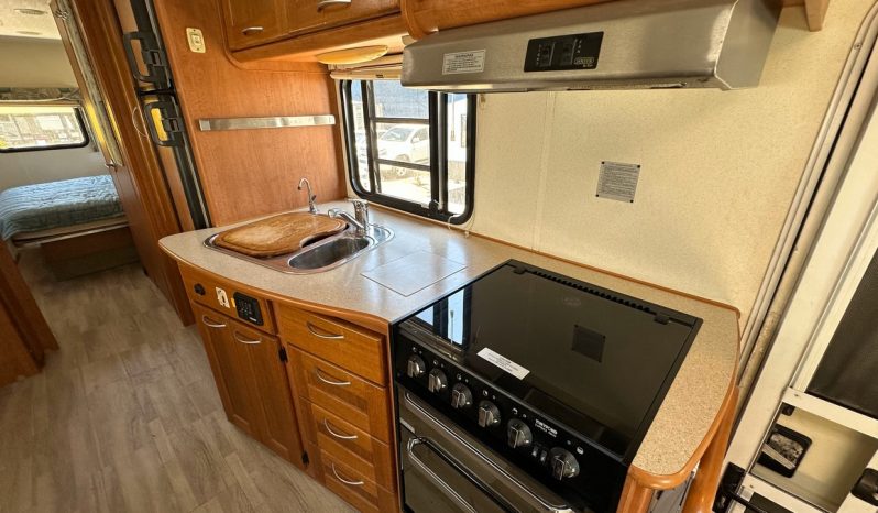 2007 Winnebago Alpine 30ft. full