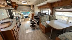 2007 Winnebago Alpine 30ft. full