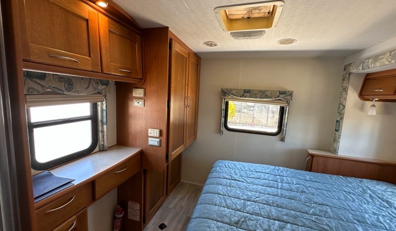 2007 Winnebago Alpine 30ft. full