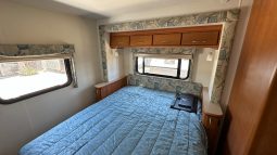 2007 Winnebago Alpine 30ft. full