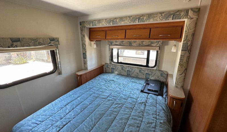 2007 Winnebago Alpine 30ft. full