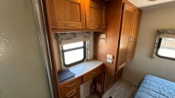 2007 Winnebago Alpine 30ft. full