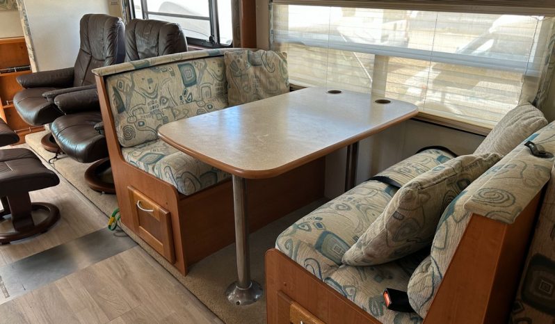 2007 Winnebago Alpine 30ft. full