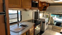 2007 Winnebago Alpine 30ft. full