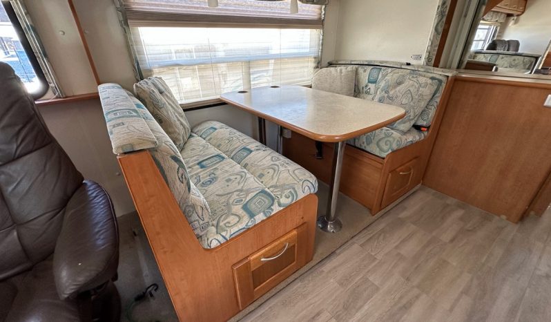 2007 Winnebago Alpine 30ft. full