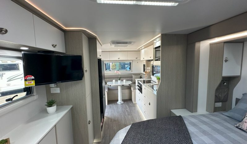 2025 Willow Ironbark 622 – 21ft. Slide-out full