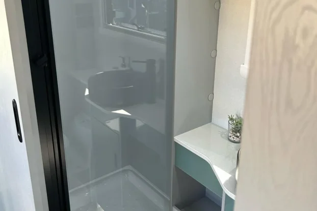 Kauri.Shower