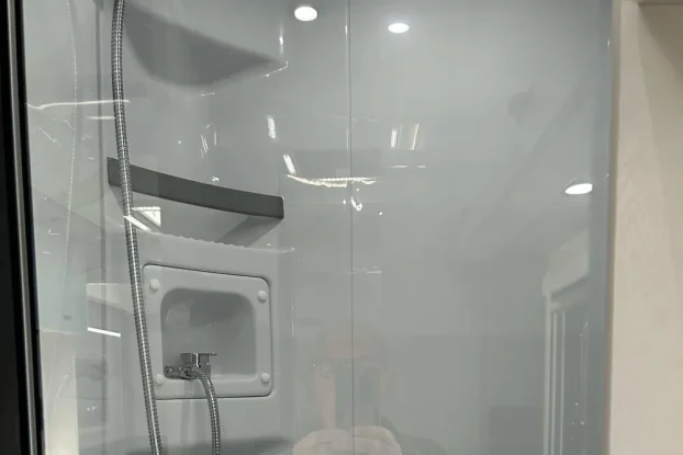 Kauri.Shower2