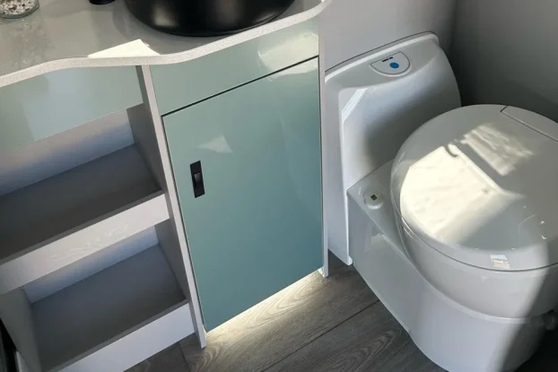 Kauri.Toilet3