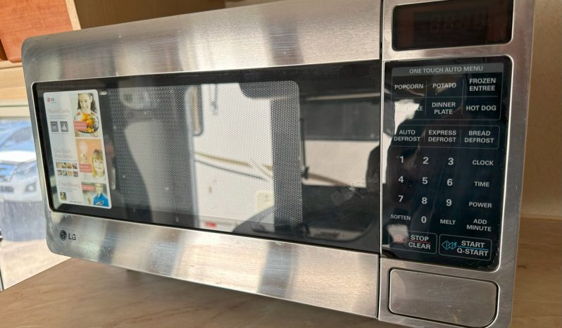2010 Winnebago Birdsville Elite full