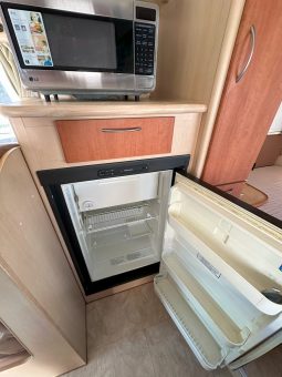 2010 Winnebago Birdsville Elite full