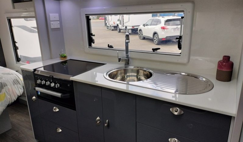 2025 Willow Conifer 5228 Caravan 19’3″ (Brand New) full