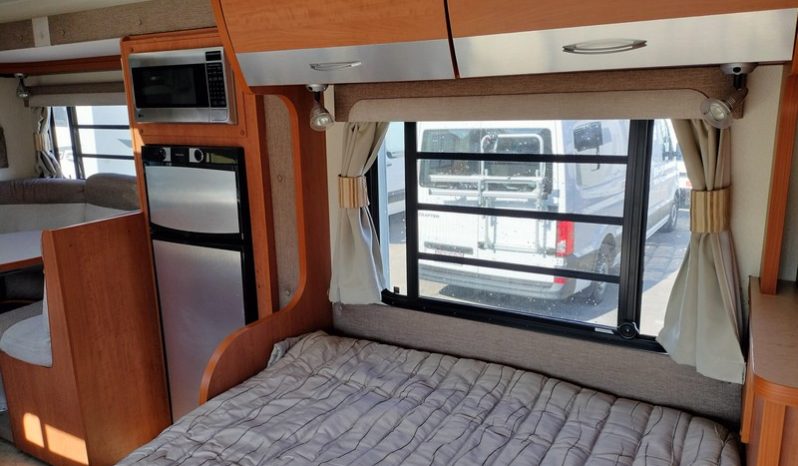 2011 Winnebago Esperance Motorhome (Slide-out) full