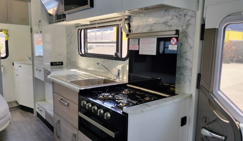 2020 Avida Silverton Motorhome (Slide-out) full