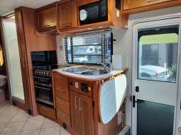 2009 Winnebago Longreach 2735SL (Slide-out) Motorhome 27ft full