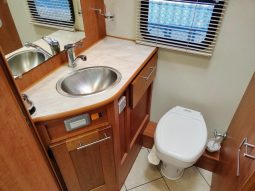 2009 Winnebago Longreach 2735SL (Slide-out) Motorhome 27ft full