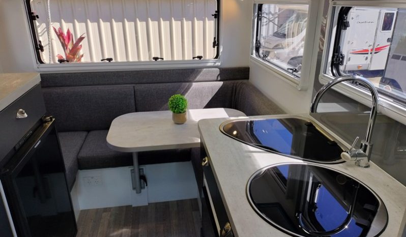2025 Sunliner Chase 4X4 Motorhome 19ft full